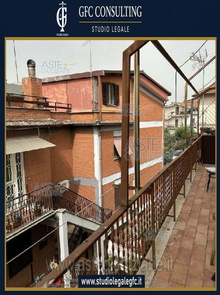 5 bedrooms Apartment in Rome, Italy No. 400194