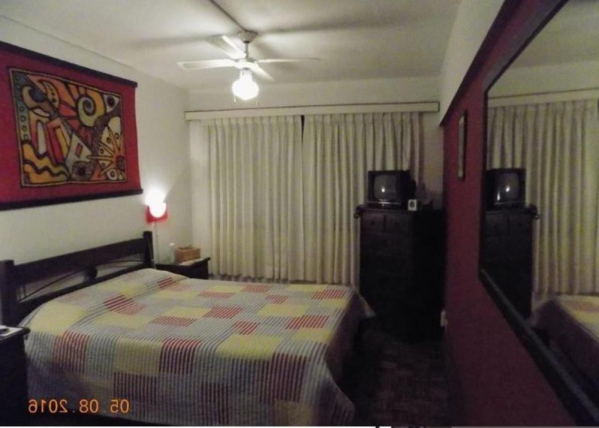 3 bedrooms House in Montevideo, Uruguay No. 7319