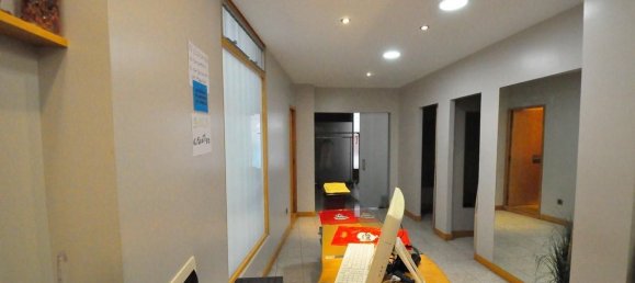 120m² Commercial property in Chartered Community of Navarre, Spain No. 96869 8