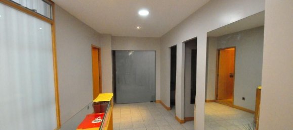 120m² Commercial property in Chartered Community of Navarre, Spain No. 96869 9