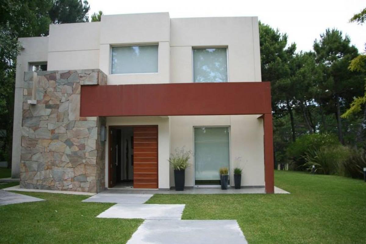 4 bedrooms House in Mar del Plata, Argentina No. 100277
