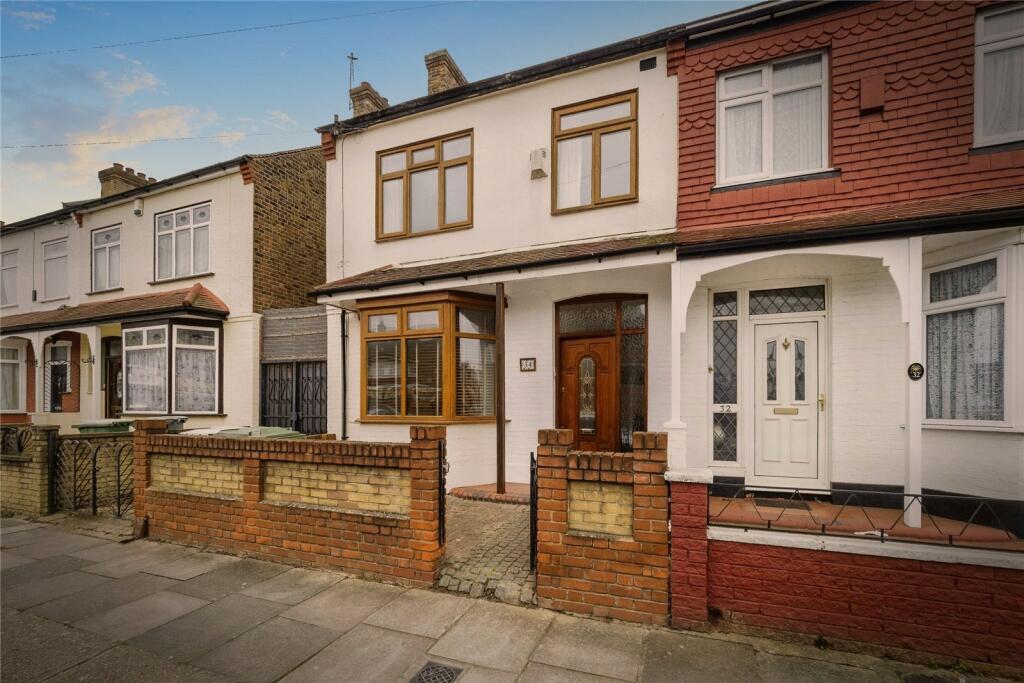 3 bedrooms House in London, United Kingdom No. 11405