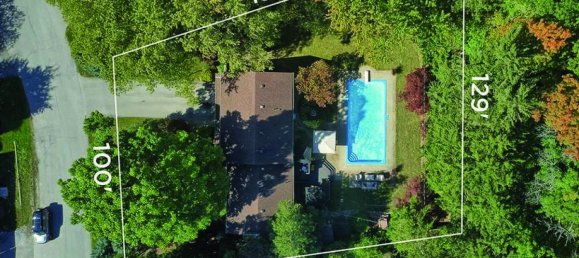 4 bedrooms House in Oakville, Canada No. 1036 2