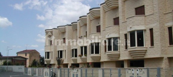 3 Schlafzimmer Villa in San Daniele Po, Italy, Nr. 228323 9