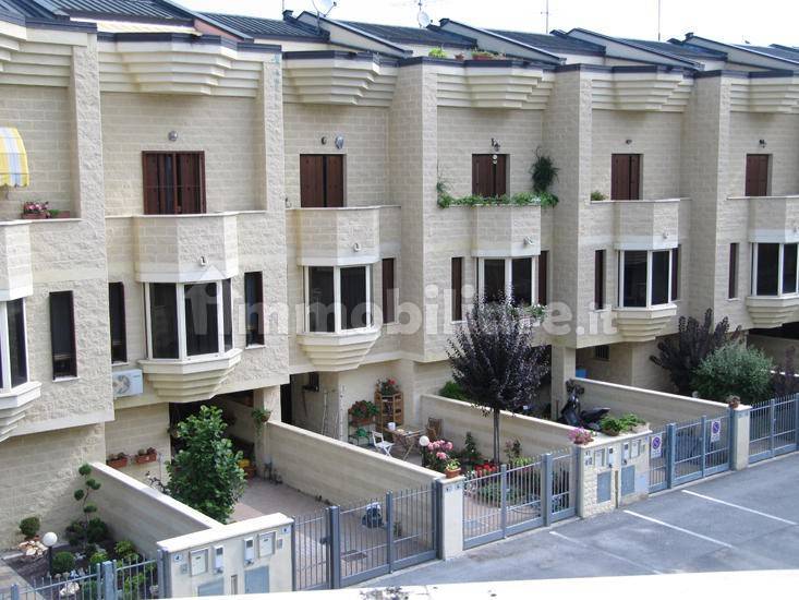 3 Schlafzimmer Villa in San Daniele Po, Italy, Nr. 228323