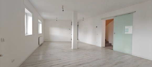 5-salle Duplex à Udine, Italy No. 17903 9