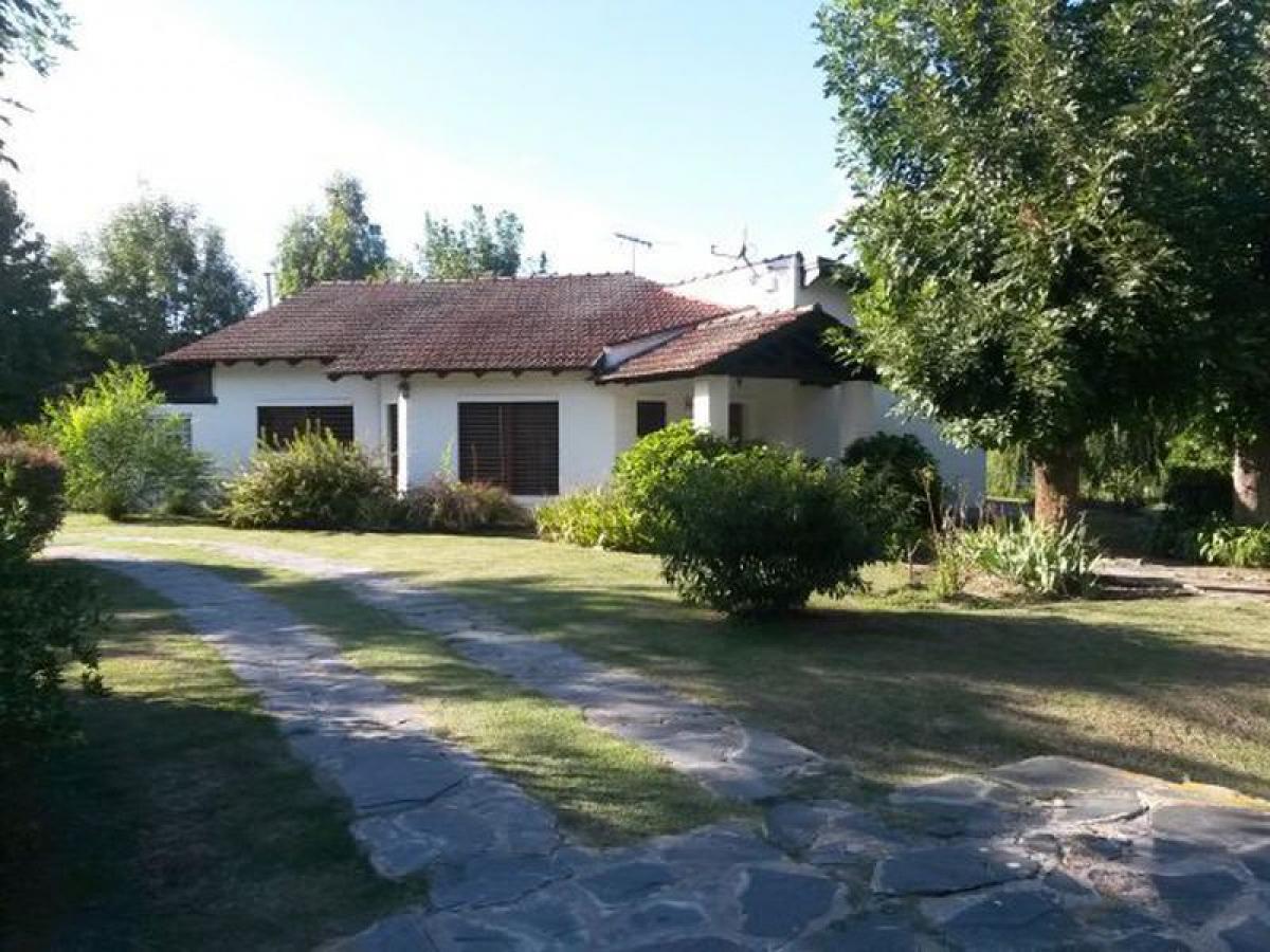3 bedrooms House in Presidente Peron, Argentina No. 56273