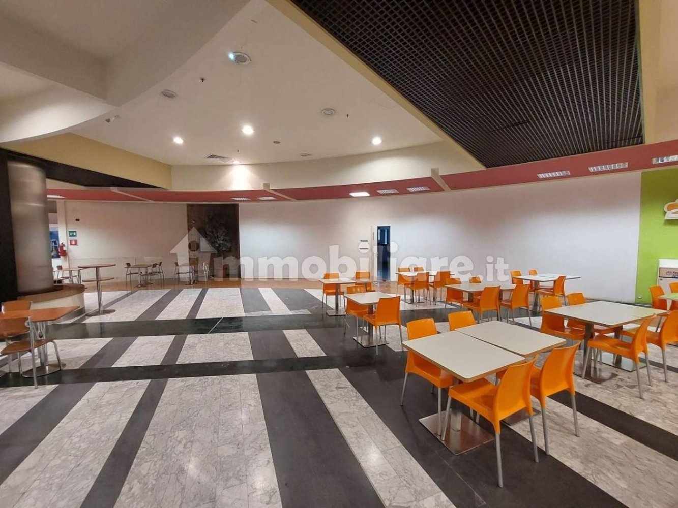 Propriété commerciale à Bellinzago Lombardo, Italy 446m² No. 310892