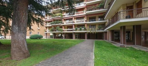 6 rooms Apartment in Verona, Italy No. 36144 2
