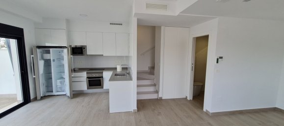 Villa de 3 dormitorios en El Pinós, Spain No. 7023 7