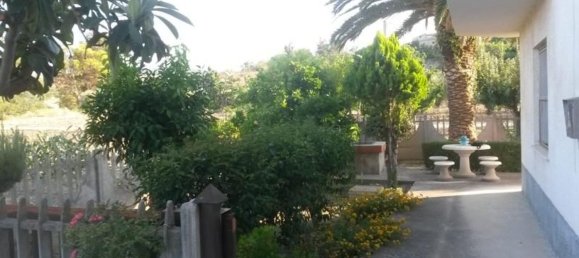 8 rooms House in Carunchio, Italy No. 236733 3