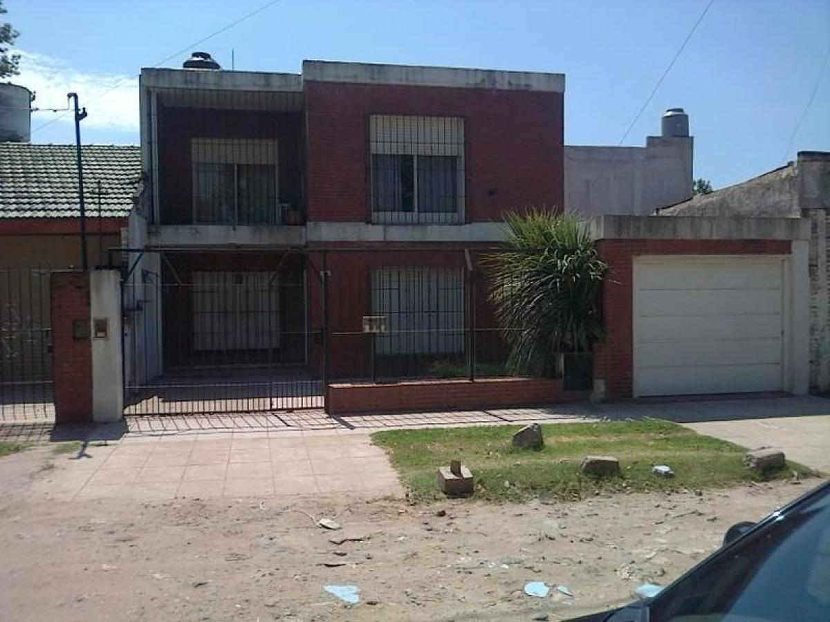 3 bedrooms House in Ituzaingo, Argentina No. 2978