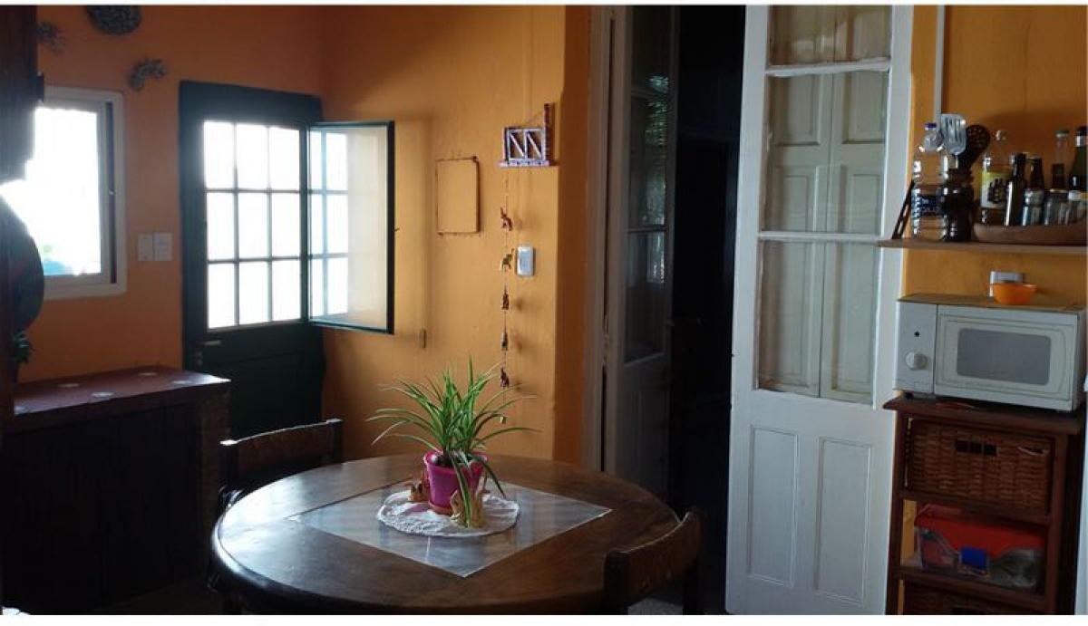 4 bedrooms House in Almirante Brown, Argentina No. 88685