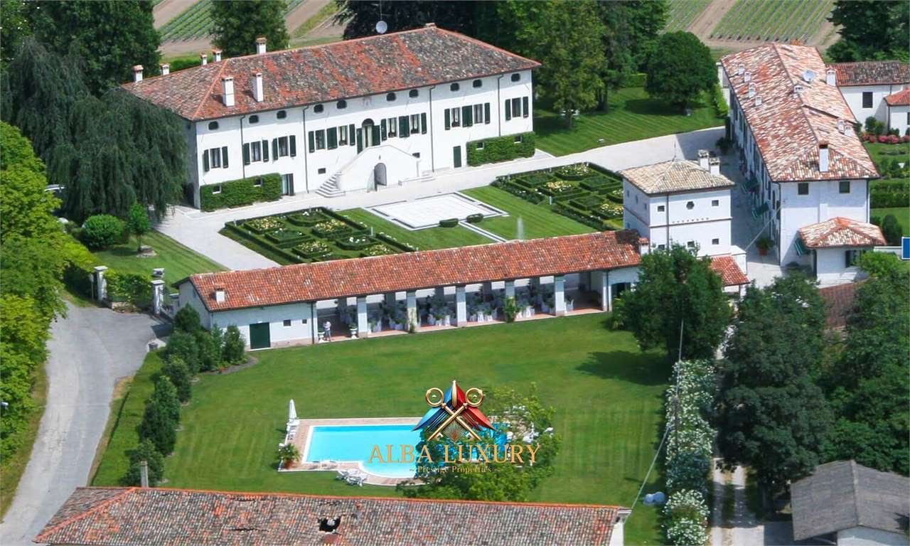 Villa de 14 dormitorios en Pordenone, Italy No. 164507
