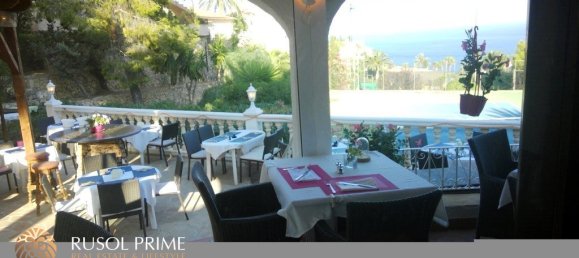 4 bedrooms Villa in Calpe, Spain No. 1578 3