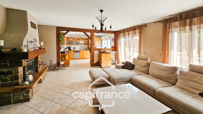 6 bedrooms House in Charge, France No. 326936