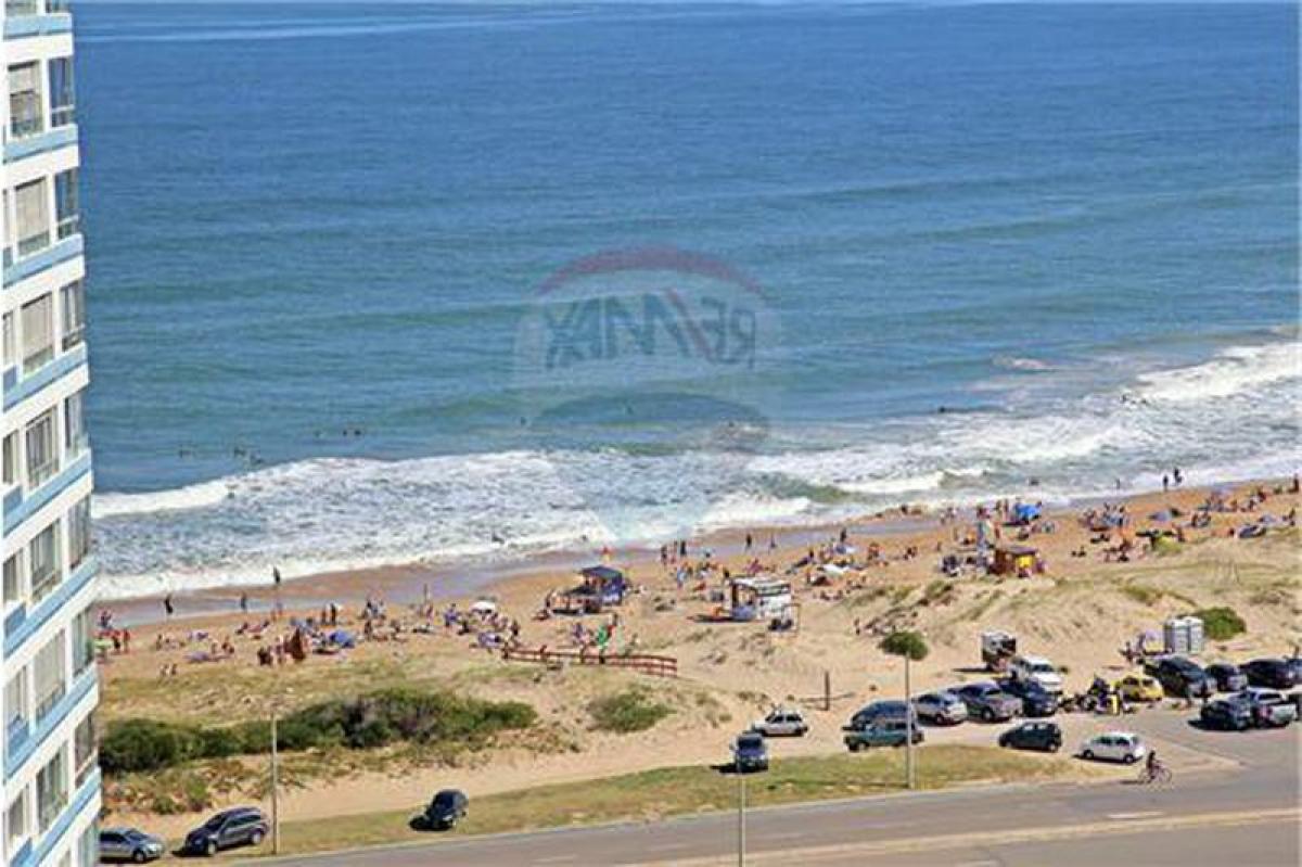 3 bedrooms Apartment in Punta del Este, Uruguay No. 2783
