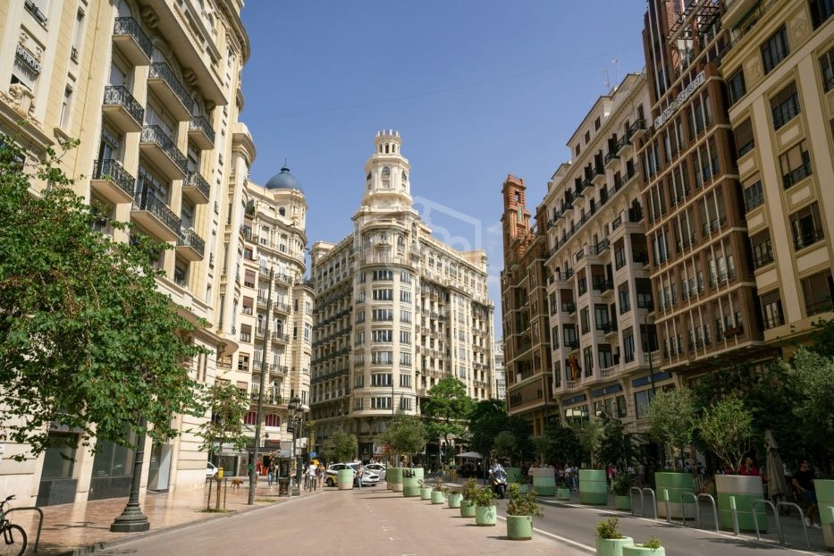 75 bedrooms Commercial property in Valencia, Spain No. 16319