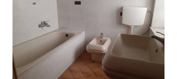 5 bedrooms Apartment in Momo, Italy No. 254129 4