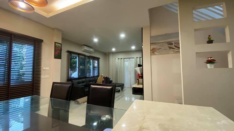 Café/restaurante de 3 dormitorios en Pattaya, Thailand No. 1208