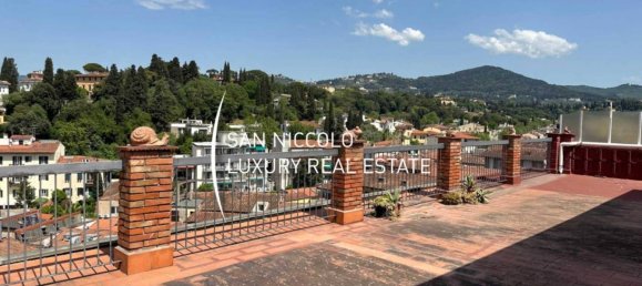 3 bedrooms Penthouse in Florence, Italy No. 206317 8