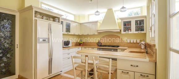 5 bedrooms Villa in Forte dei Marmi, Italy No. 35773 12