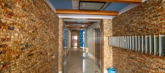 8 rooms Apartment in Chieti, Italy No. 159370 2