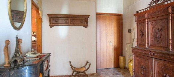 8 rooms Apartment in Chieti, Italy No. 159370 10