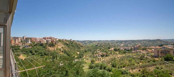 8 rooms Apartment in Chieti, Italy No. 159370 4