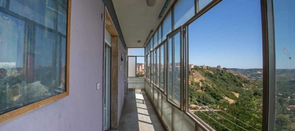 8 rooms Apartment in Chieti, Italy No. 159370 3