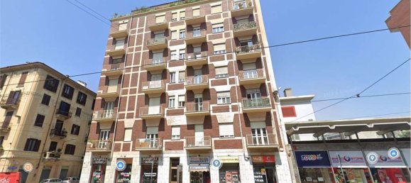 4 rooms Apartment in Turin, Italy No. 10160 2