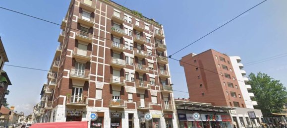 4 rooms Apartment in Turin, Italy No. 10160 3