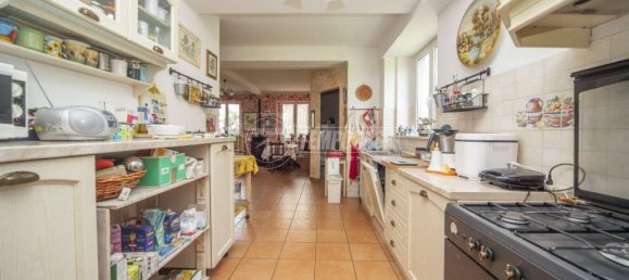 4 bedrooms House in Deruta, Italy No. 108595 4