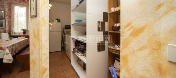 4 bedrooms House in Deruta, Italy No. 108595 8