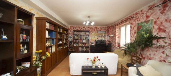 4 bedrooms House in Deruta, Italy No. 108595 6