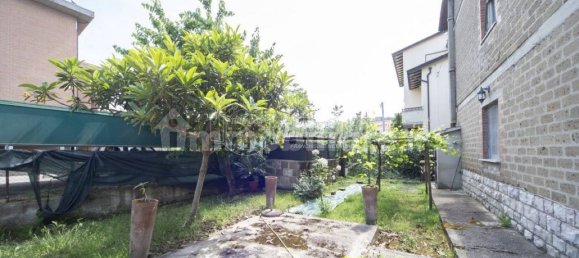 4 bedrooms House in Deruta, Italy No. 108595 33