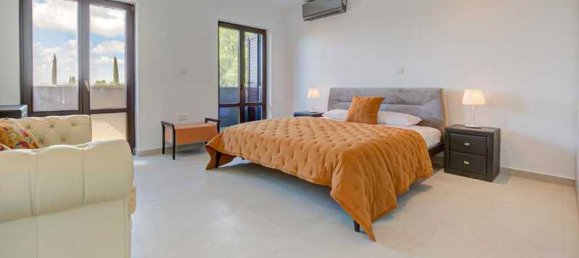 5 bedrooms House in Paphos, Cyprus No. 15735 6