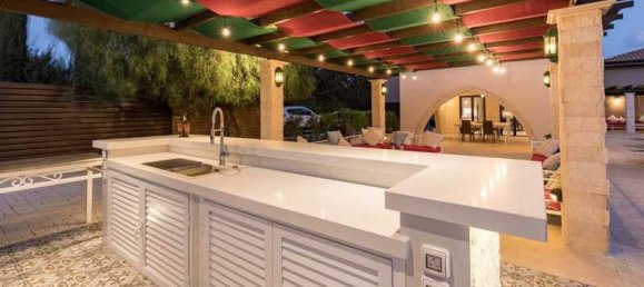 5 bedrooms House in Paphos, Cyprus No. 15735 7