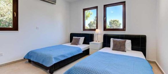 5 bedrooms House in Paphos, Cyprus No. 15735 2