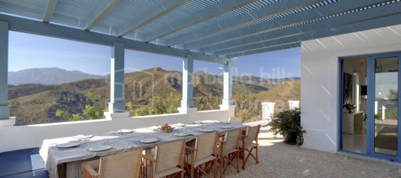 4 bedrooms Villa in Malaga, Spain No. 121297 2