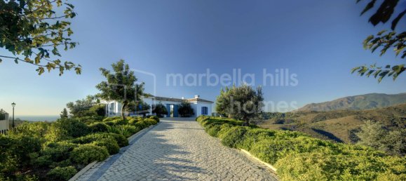 4 bedrooms Villa in Malaga, Spain No. 121297 9