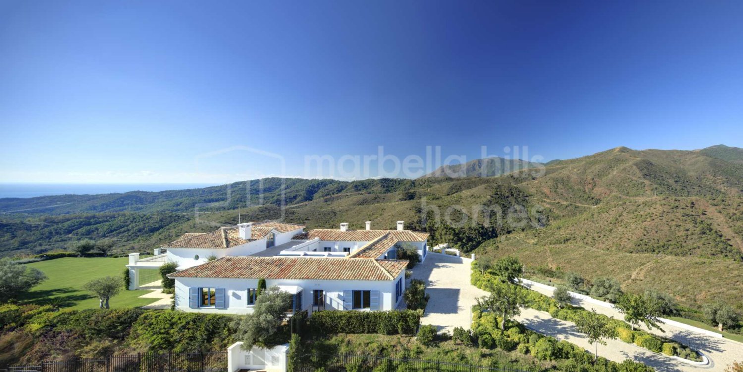 4 bedrooms Villa in Malaga, Spain No. 121297