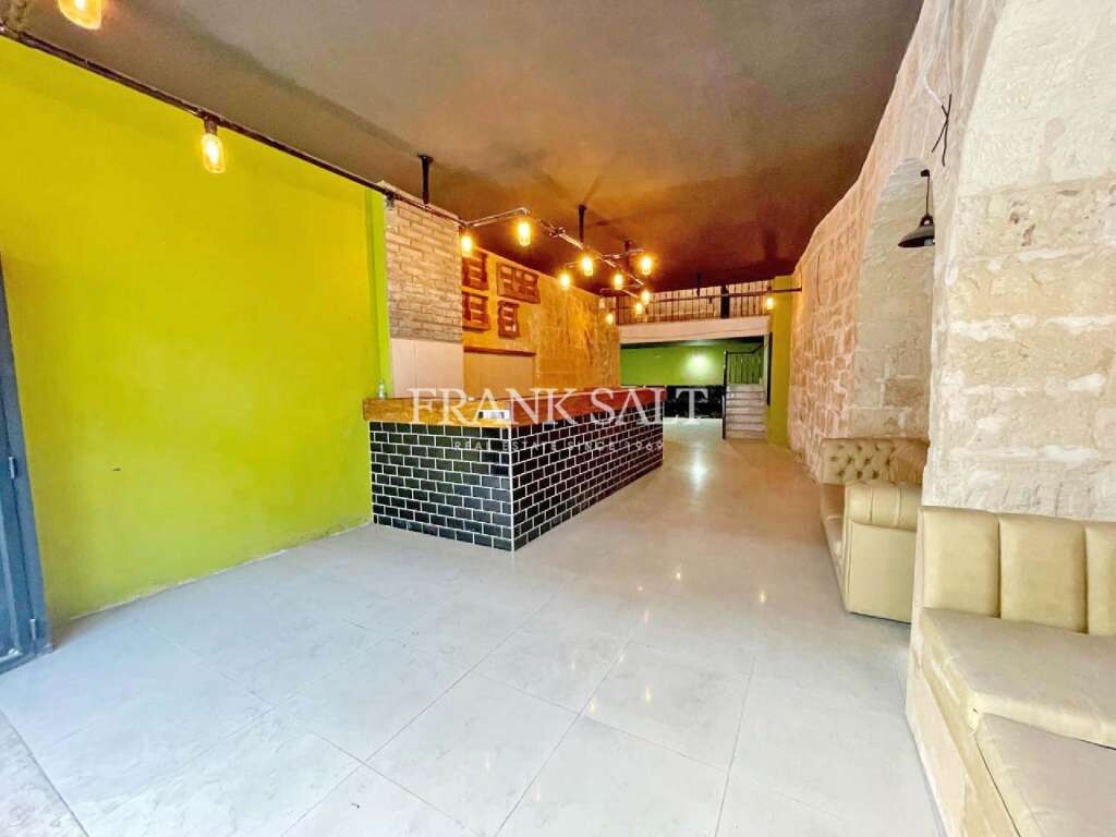  محل تجاري في Birkirkara, Malta 300متر مربع رقم 12364