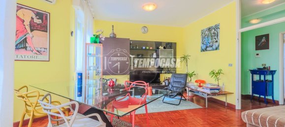 Apartamento de 4 dormitorios en Riccione, Italy No. 326797 5
