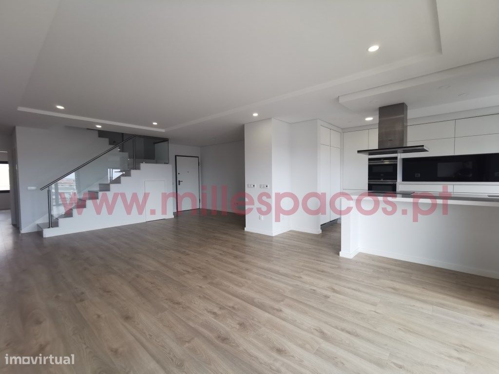 Dúplex de 4 dormitorios en Montijo, Portugal No. 86207