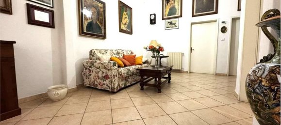 Casa de 5 divisões em Prato, Italy N.º 41659 3