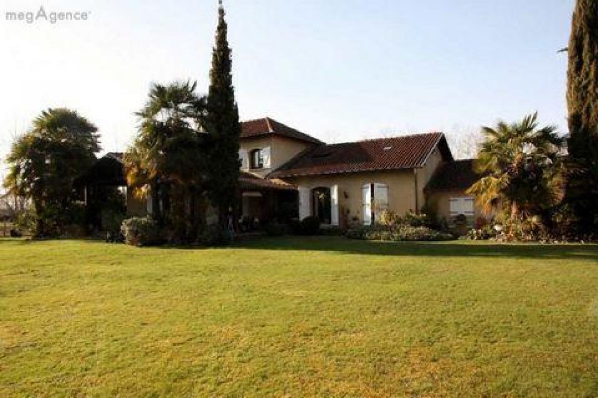 Casa de 4 dormitorios en Aureilhan, France No. 25856