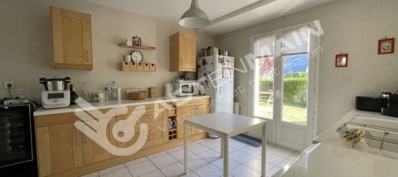 4 bedrooms House in Joue-les-Tours, France No. 72675 4