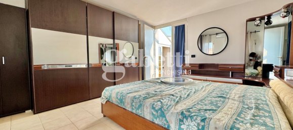 4 bedrooms Apartment in Florence, Italy No. 350935 14