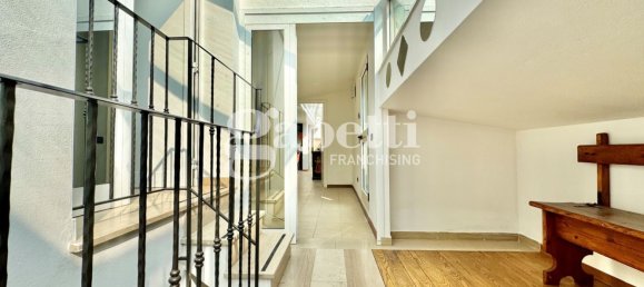 4 bedrooms Apartment in Florence, Italy No. 350935 10